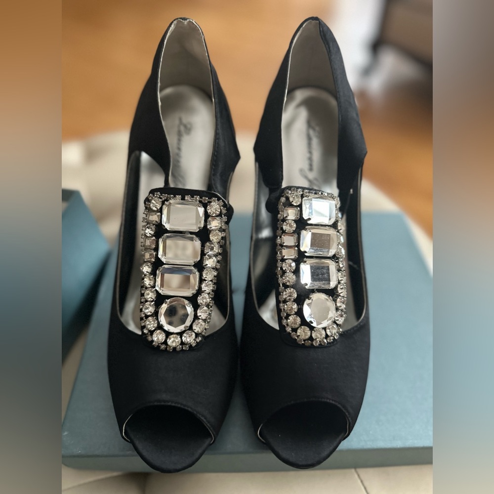 Lauren Jones Size 11 black satin and crystal evening shoes 🖤